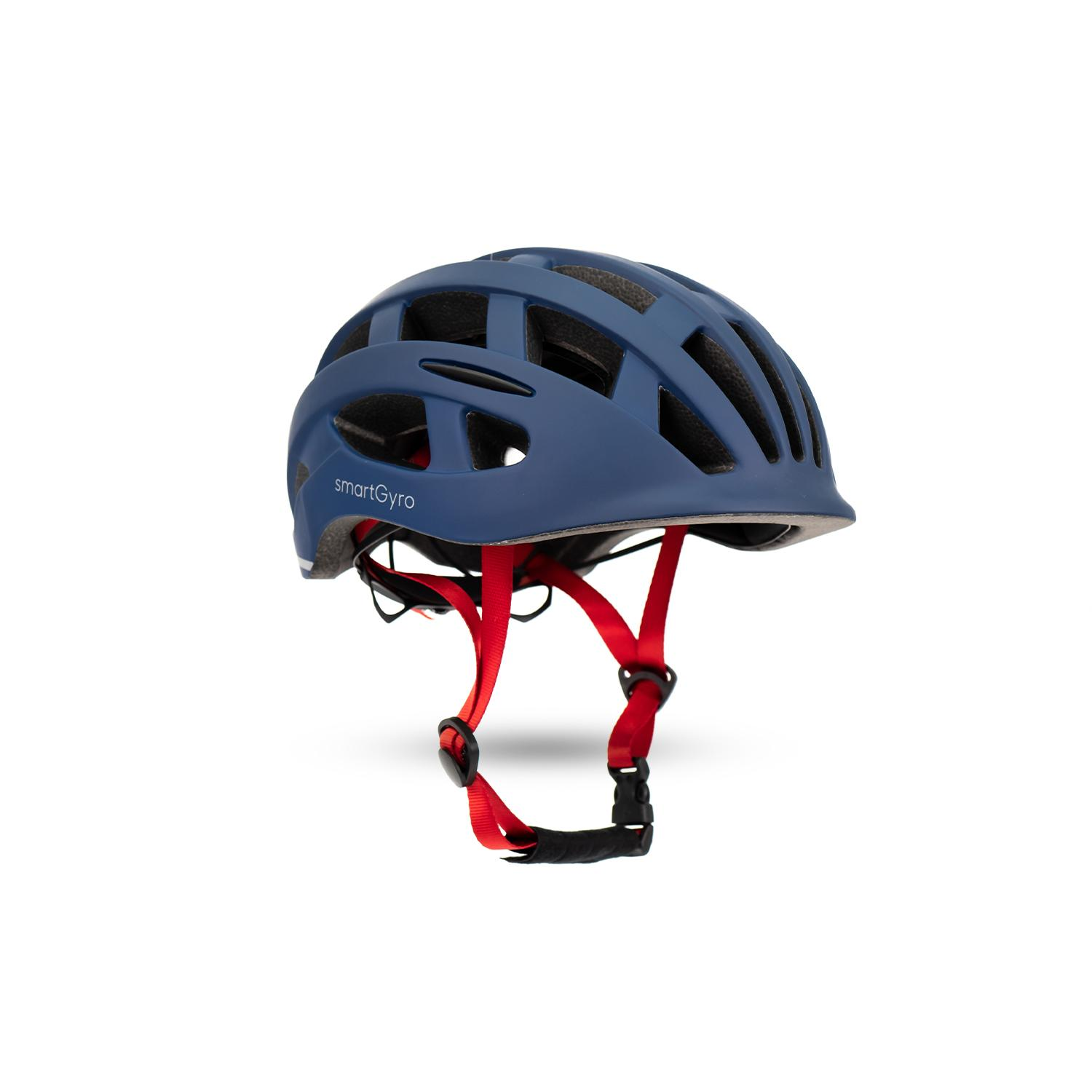 Casco de bicicleta azul con correas rojas y logotipo blanco. Fondo blanco.