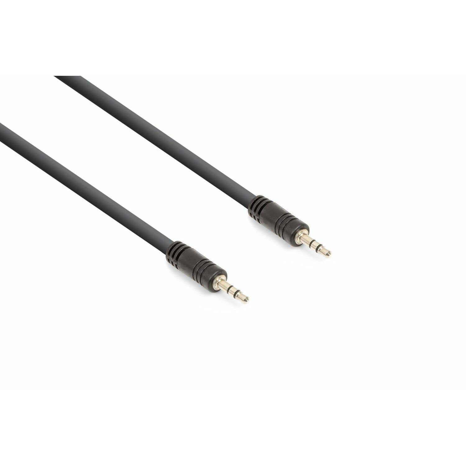 Dos cables de audio negros con conectores plateados. Contra un fondo blanco.