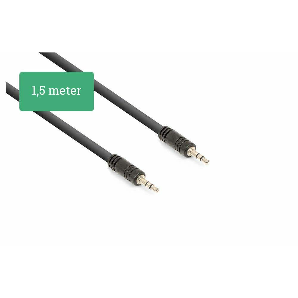 Dos cables de audio negros con conectores jack de 3,5 mm. La etiqueta verde dice 1,5 metros. Fondo blanco.