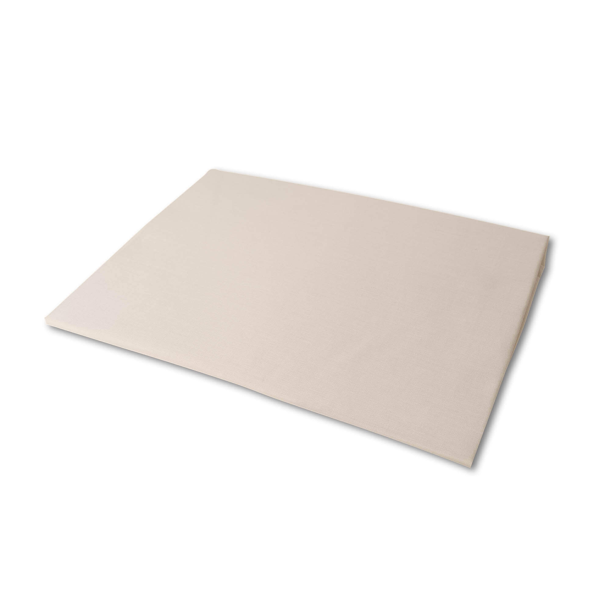 Cubrematelas rectangular beige sobre fondo blanco.
