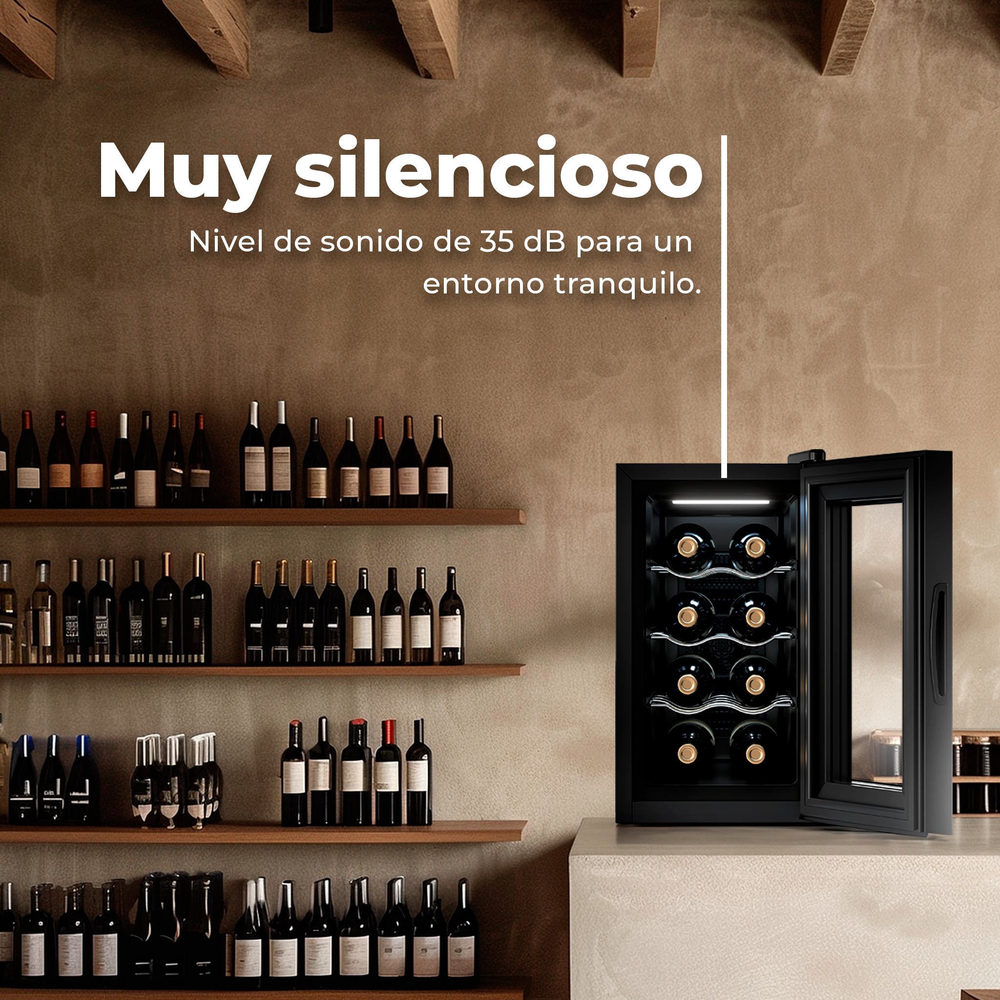 Enfriador de vino con puerta abierta, mostrando botellas. Estantes de botellas de vino al fondo. Texto: 'Muy silencioso' y detalles.