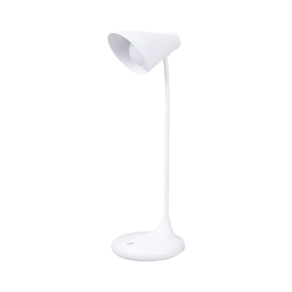Una lampada da scrivania bianca con paralume a forma di cono e supporto curvo su sfondo bianco.