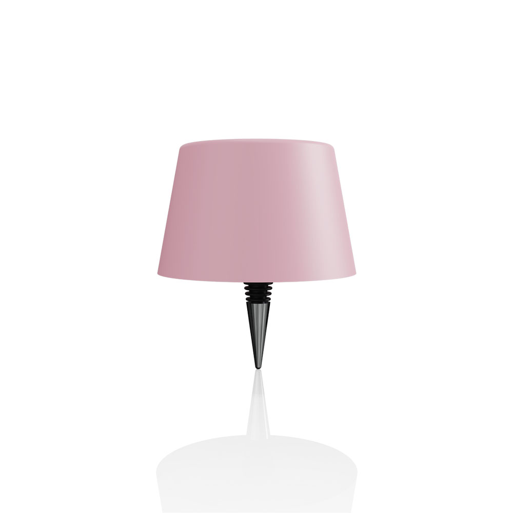 Una lampada rosa progettata per una bottiglia di vino. La base è un tappo per vino.