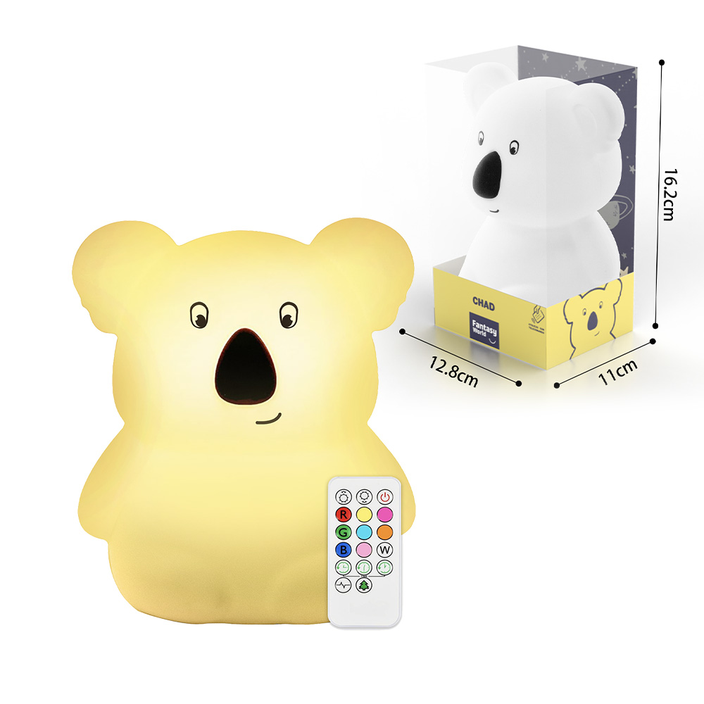 Una luce notturna a forma di koala giallo e la sua confezione. La luce ha un telecomando.