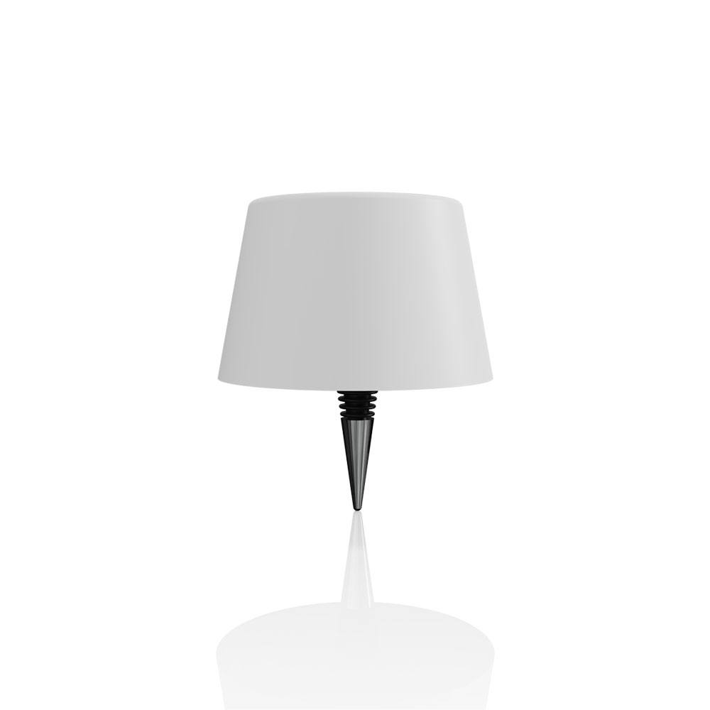 Una lampada bianca con paralume su stelo nero, su sfondo bianco.