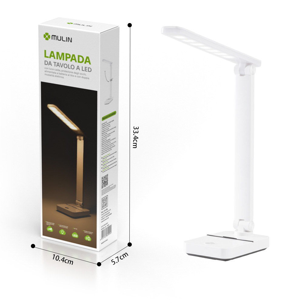 Una lampada da scrivania bianca e la sua scatola con dimensioni, su sfondo bianco.