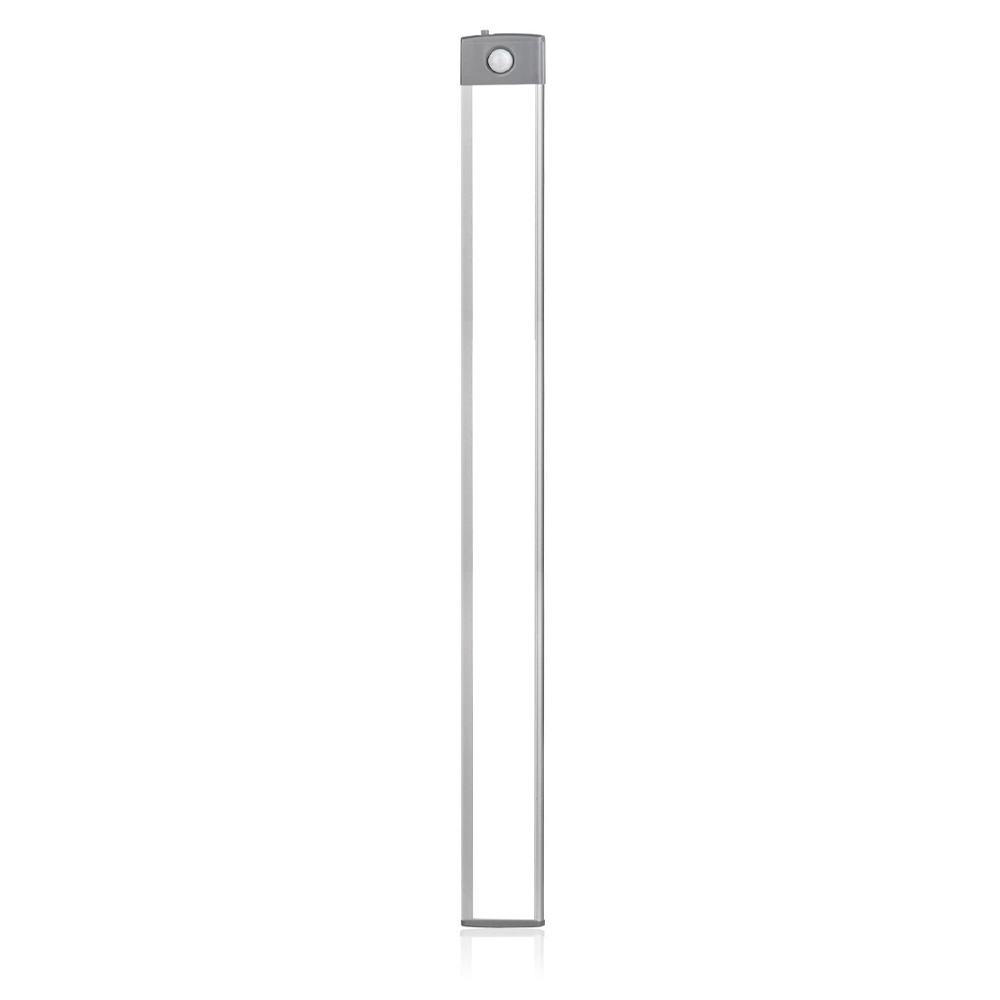 Un apparecchio di illuminazione lungo e rettangolare con cornice argentata. È un design semplice.