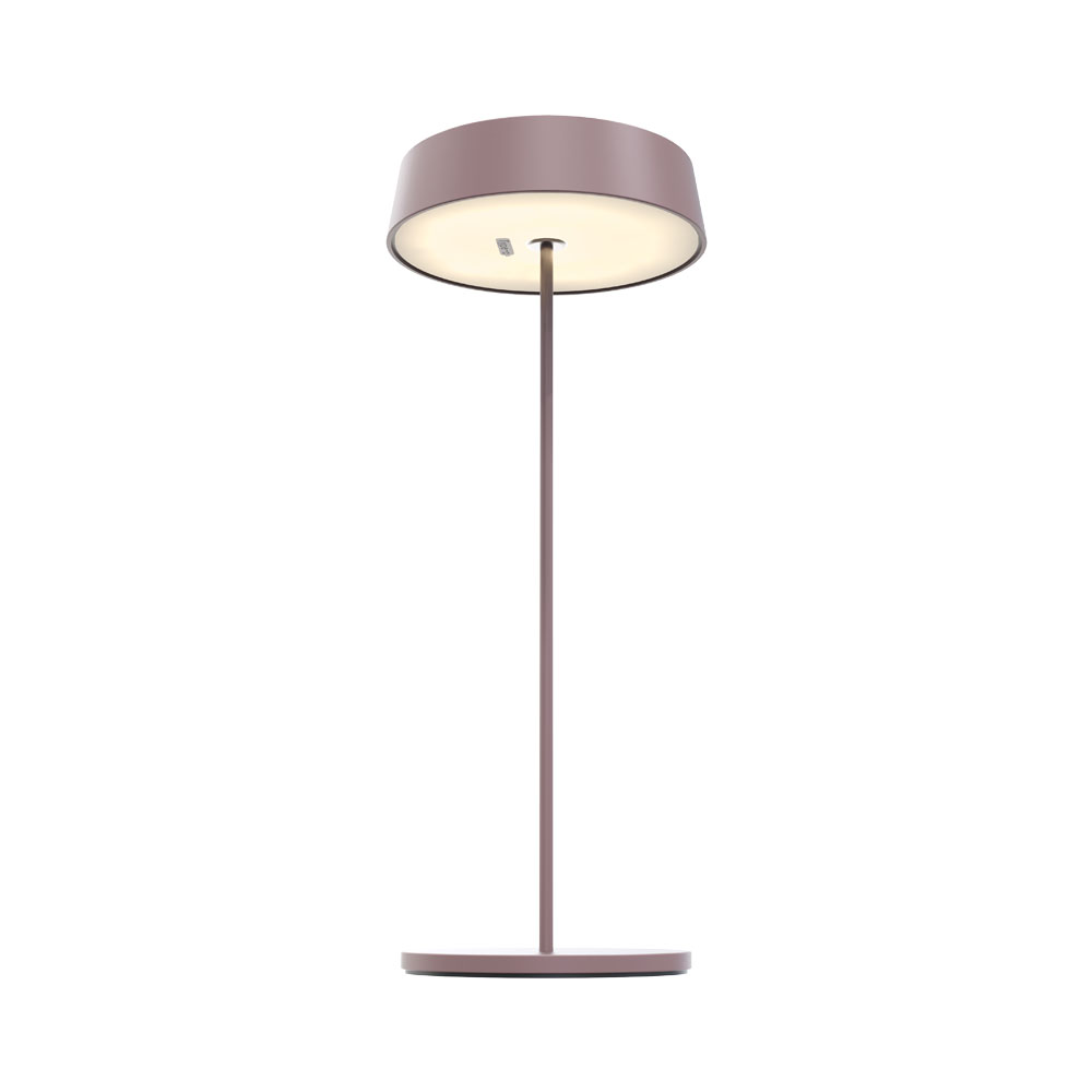 Una lampada malva con base rotonda e paralume circolare, isolata su sfondo bianco.