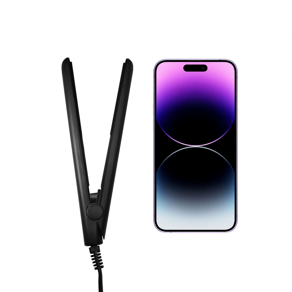 Piastra per capelli nera e un iPhone viola. La piastra è accanto al telefono.