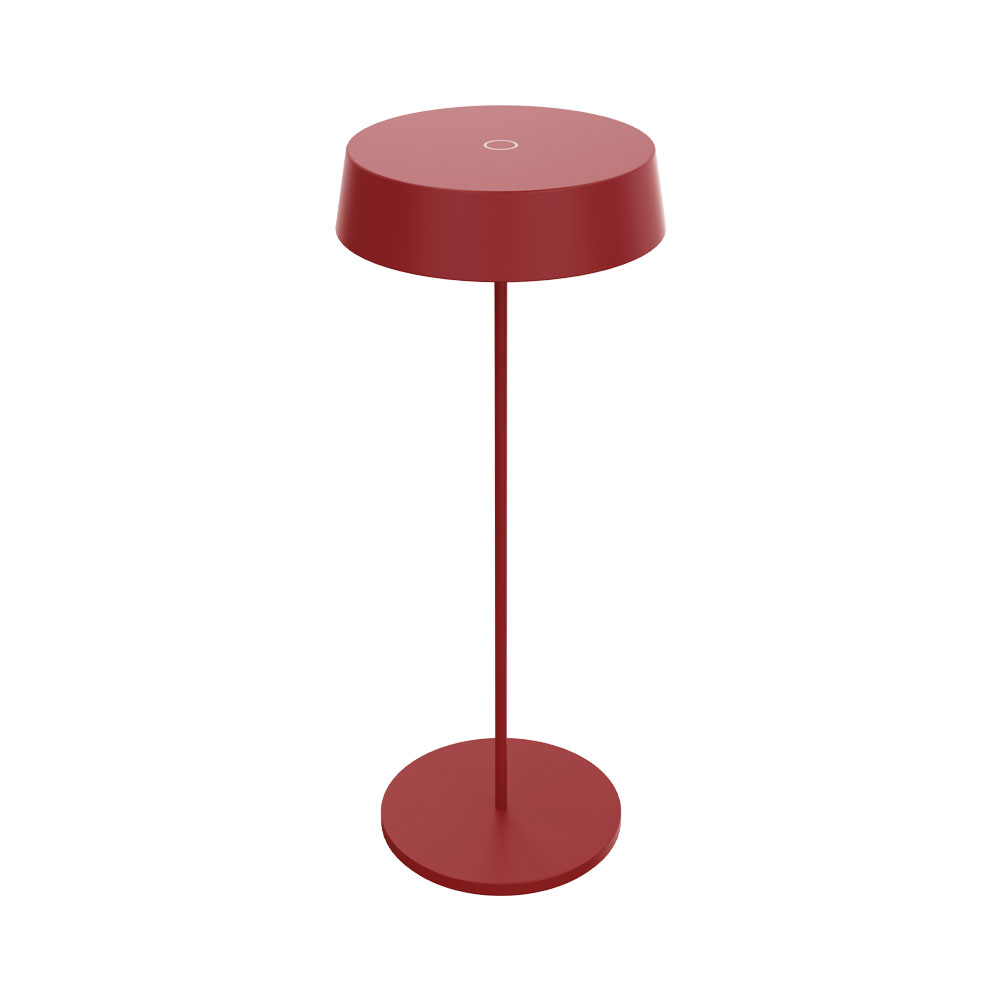 Una lampada rossa con base e paralume rossi. È su sfondo bianco.