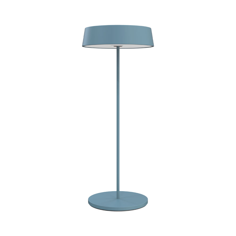 Una lampada da terra blu con base rotonda e paralume rotondo. Viene mostrata anche una scatola con la lampada.