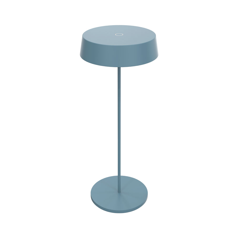 Una lampada blu con base e paralume rotondi. La lampada è su sfondo bianco.