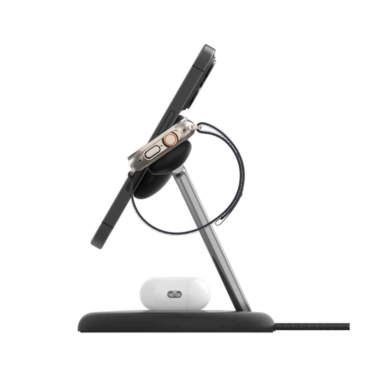 Base di ricarica con telefono, orologio e auricolari. Supporto nero con braccio argentato. Sfondo bianco.