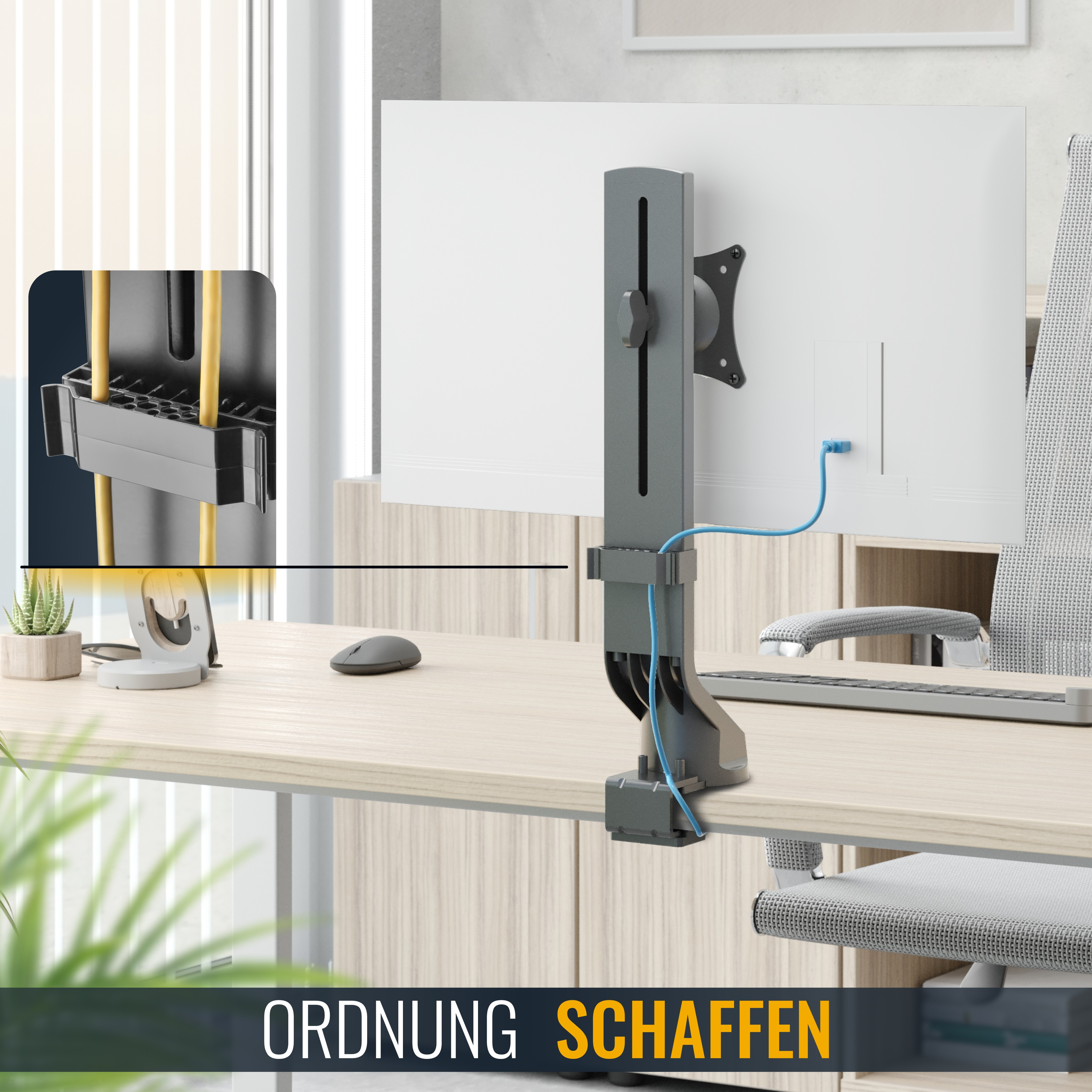 Ein Monitorständer ist mit organisierten Kabeln abgebildet, mit einem holzfarbenen Schreibtisch und einem grauen Stuhl.