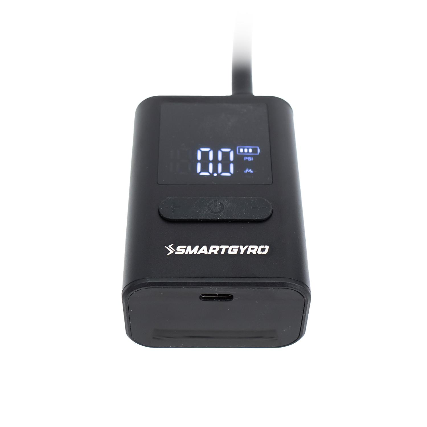 Inflador de neumáticos digital negro con pantalla que muestra 0.0 PSI. Tiene un puerto USB y el logo SmartGyro.