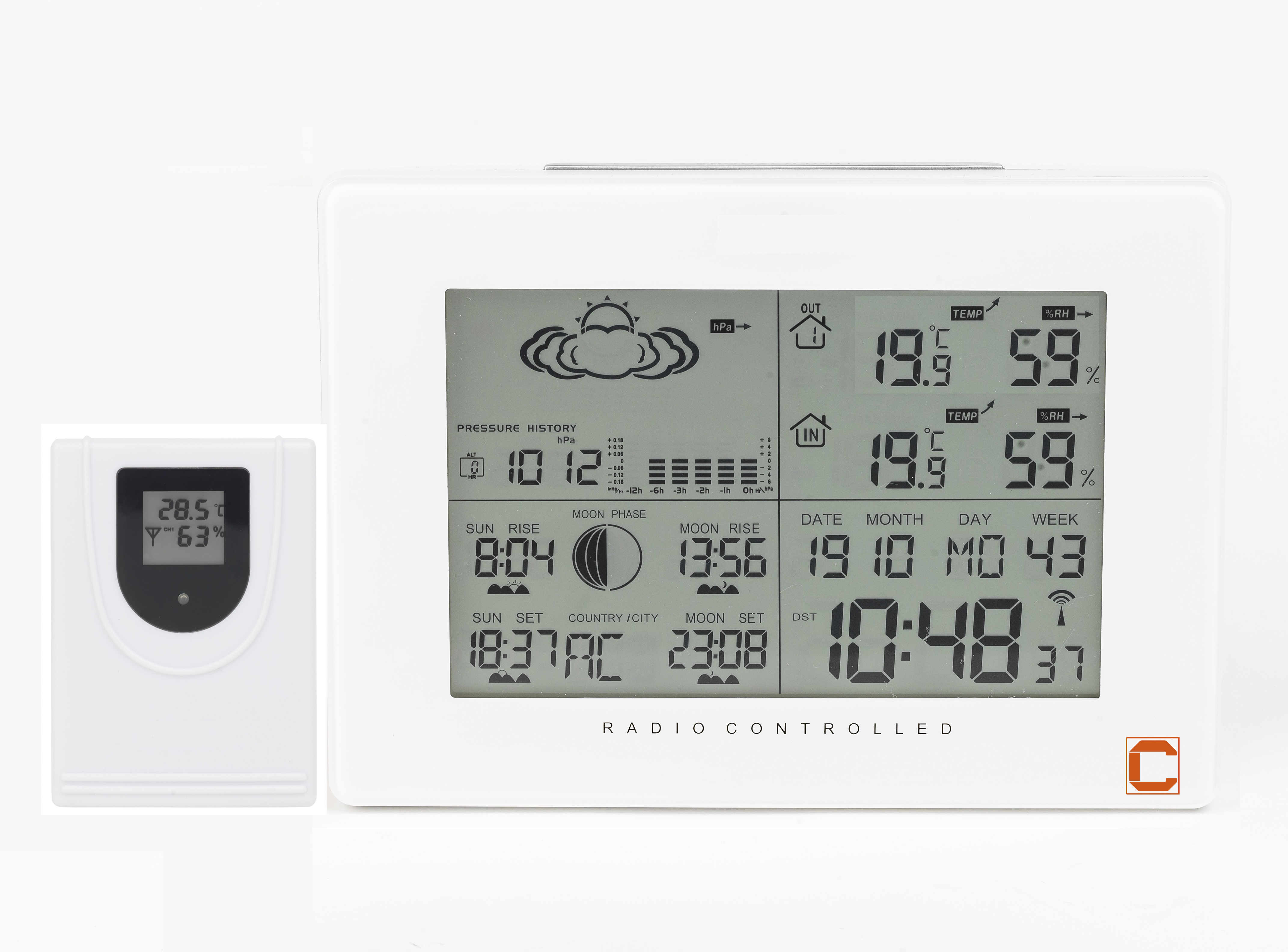 A white weather station displaying temperature, moon phase, and time.