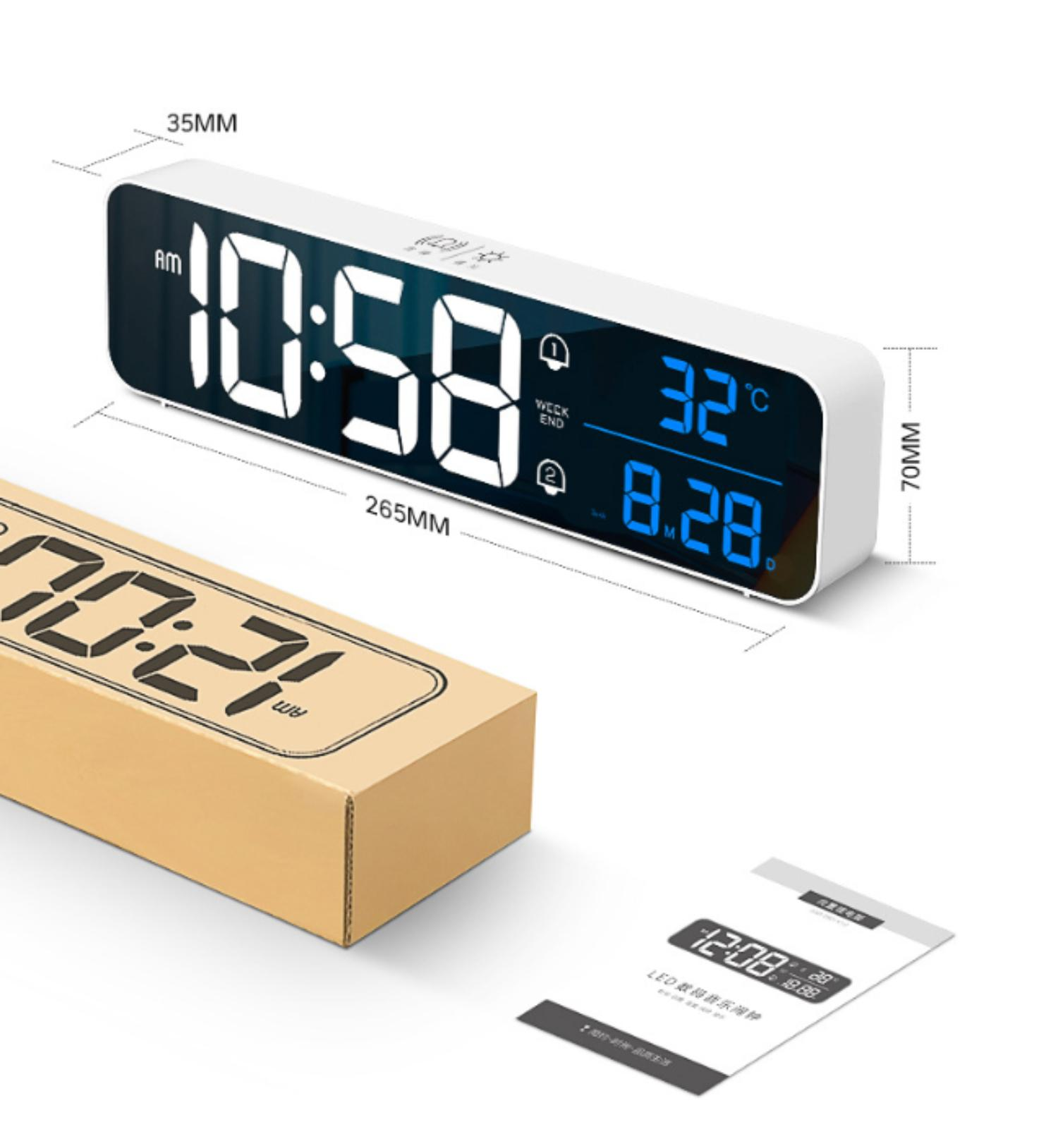 Weiße Digitaluhr mit der Anzeige 10:58. Die Uhr zeigt auch Datum und Temperatur an.
