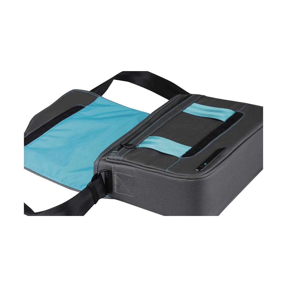 Die offene schwarze Umhängetasche zeigt einen blauen Innenraum mit blauen Streifen. Die Tasche hat einen Schultergurt.