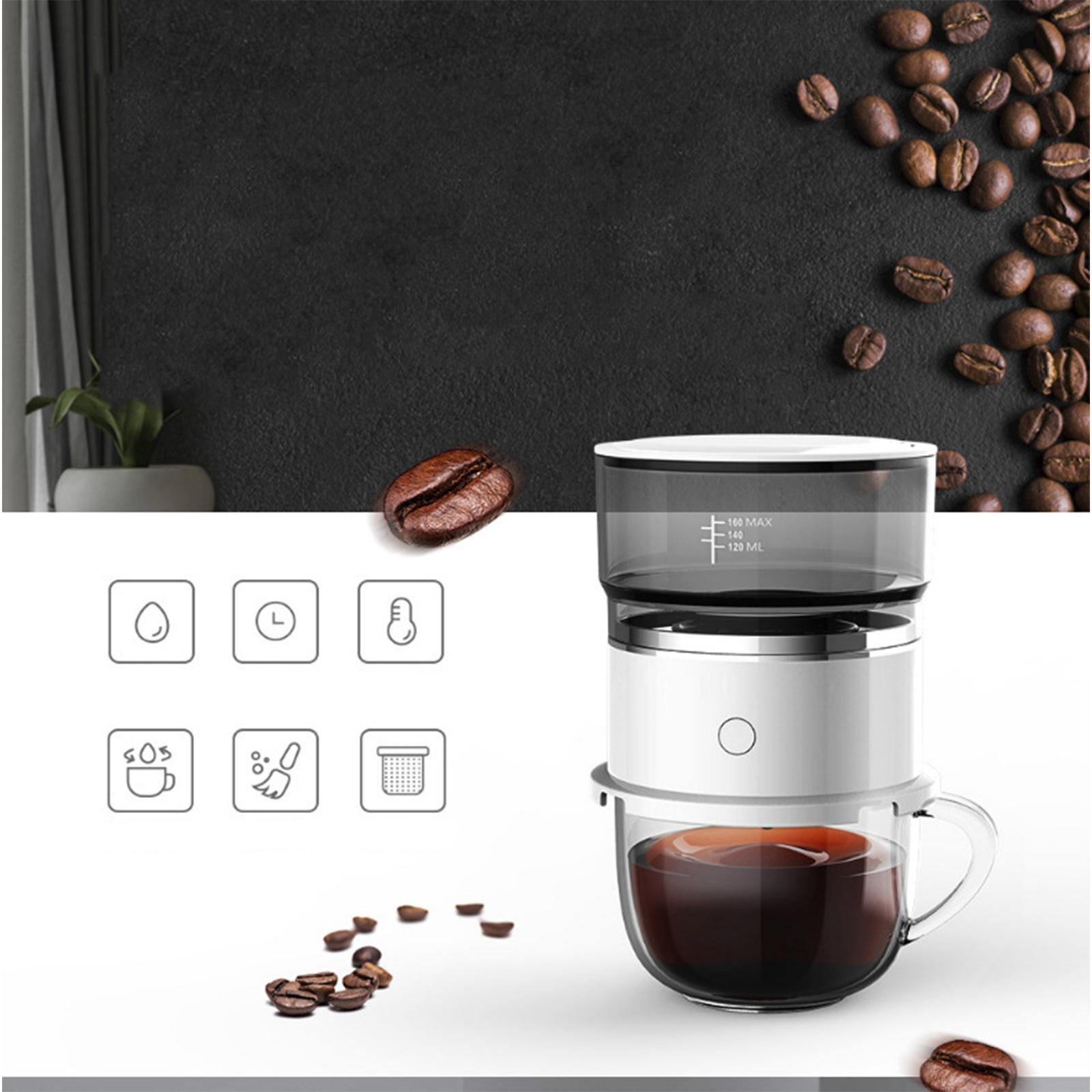 Kaffeezubereiter mit Kaffeebohnen und Kaffeetasse. In der unteren linken Ecke befinden sich Symbole.