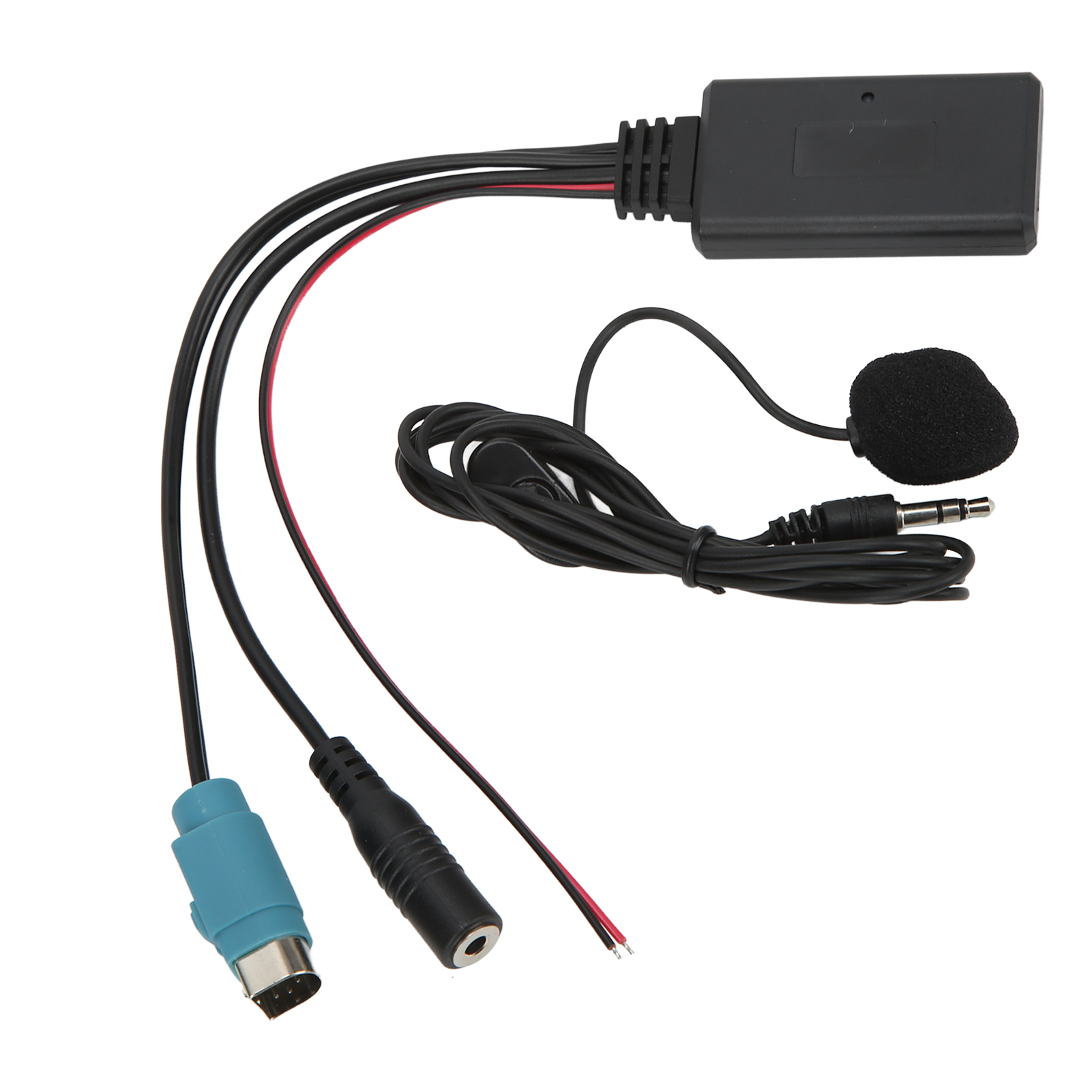 Ein Auto-Audio-Zubehör mit einem schwarzen Modul, Kabeln, einem Mikrofon und Anschlüssen. Weißer Hintergrund.