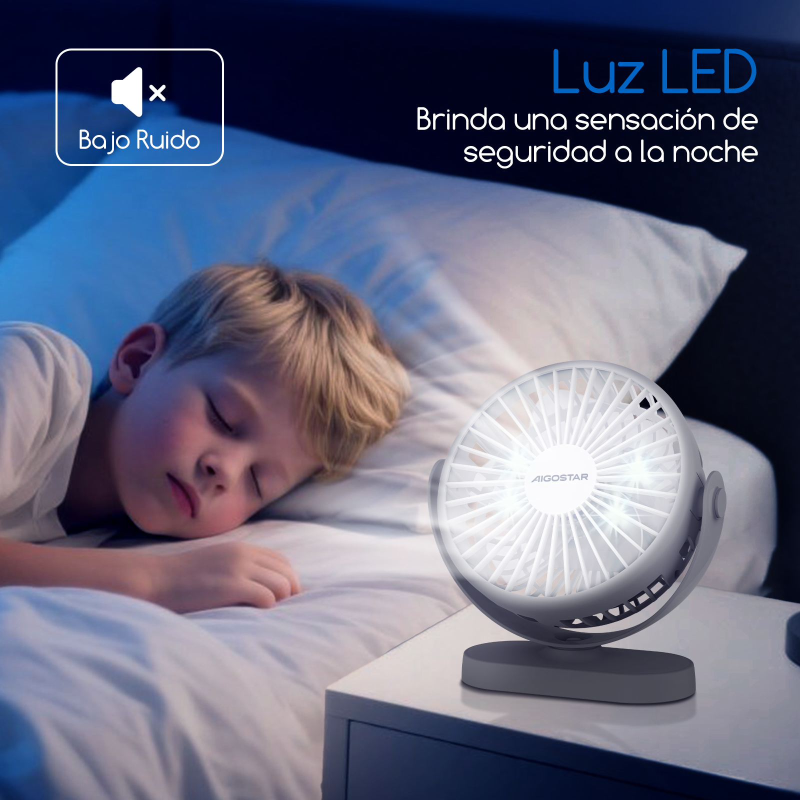 Ventilatore da scrivania bianco su un comodino con un bambino che dorme vicino. La luce LED è accesa.