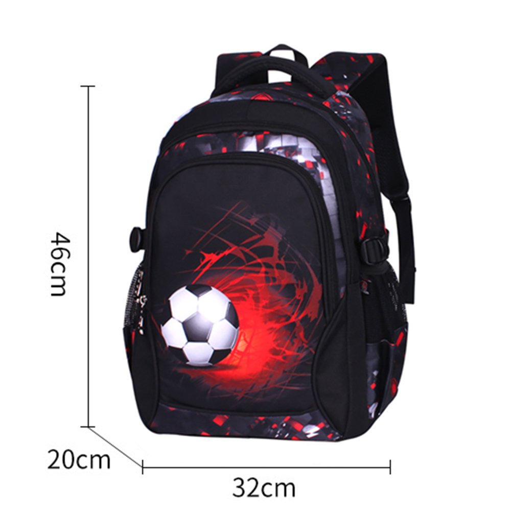 Schwarzer Rucksack mit Fußball-Design und roten Akzenten. Maße: 32x20x46cm. Mit seitlicher Netztasche.