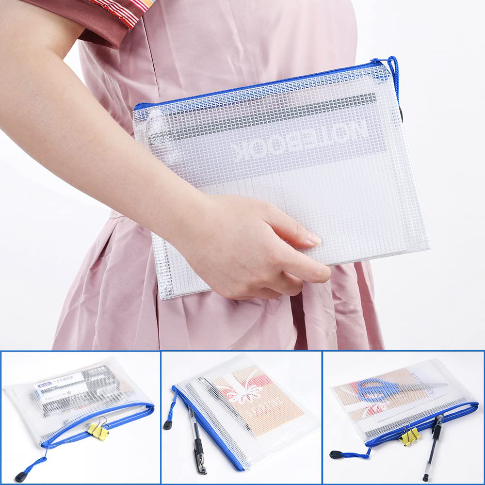 Frau hält eine transparente Mesh-Reißverschlusstasche mit blauem Reißverschluss. Mehrere Taschen werden gezeigt.
