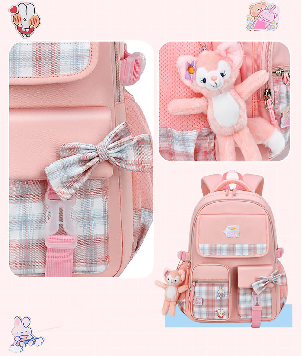 Collage eines rosa Rucksacks mit Schleife, Häschen und einem Stofftier, mit mehreren Ansichten.