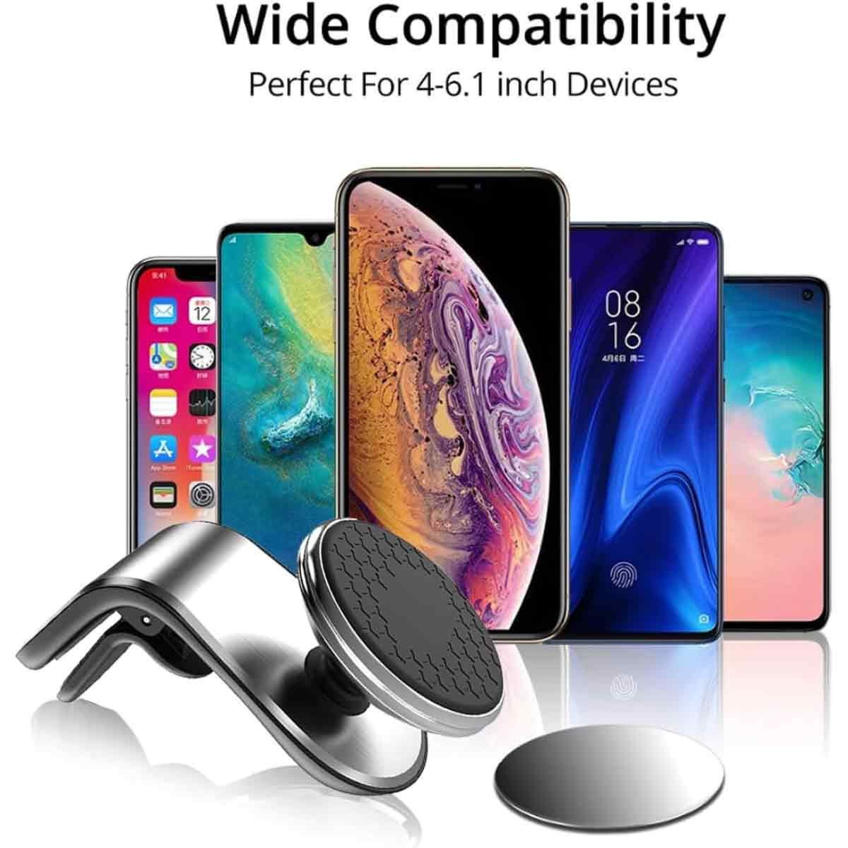 Mehrere Smartphones neben einem Autotelefonhalter auf einer reflektierenden Oberfläche.