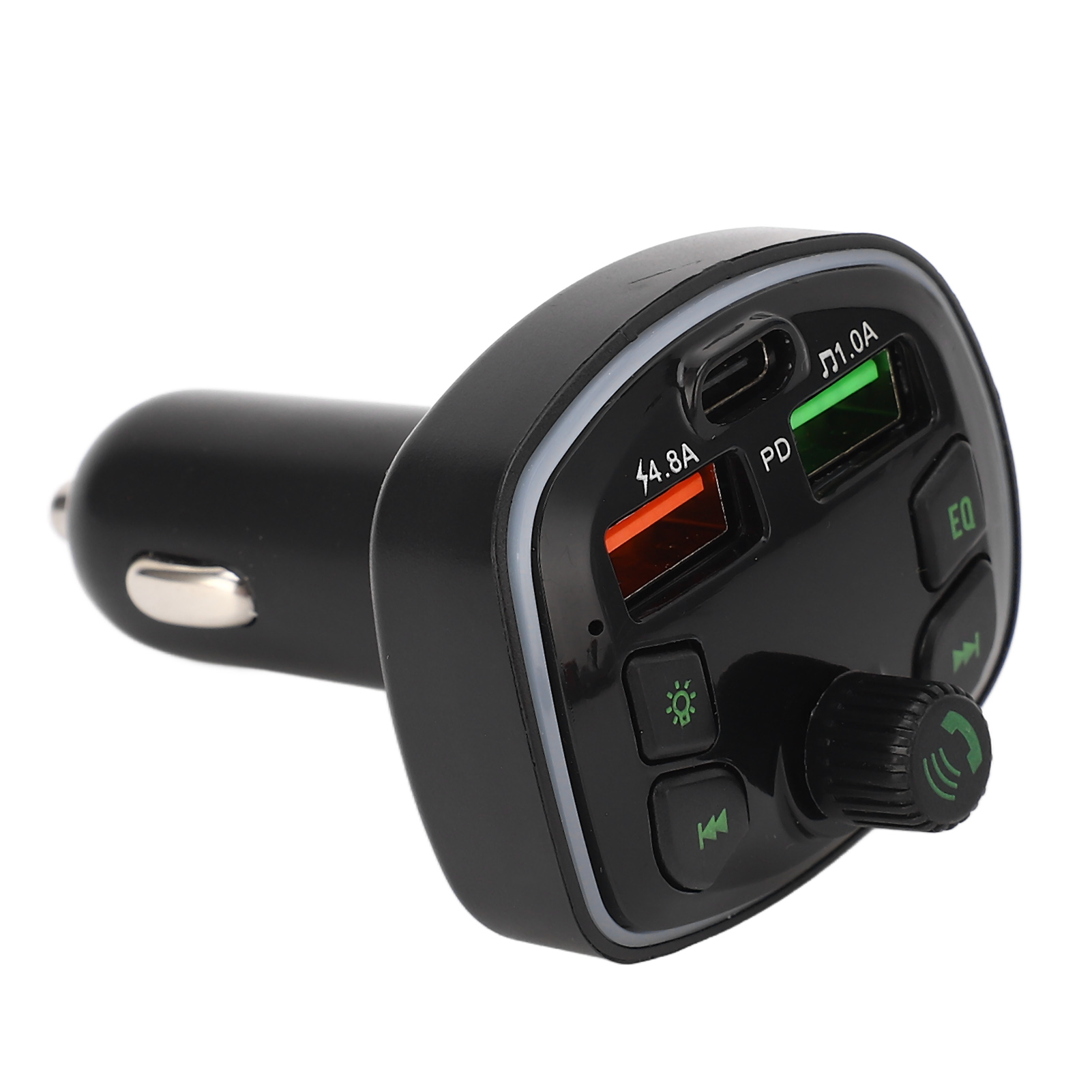 Schwarzes Autoladegerät mit USB-Anschlüssen, grüner und orangefarbener USB-Anschluss.