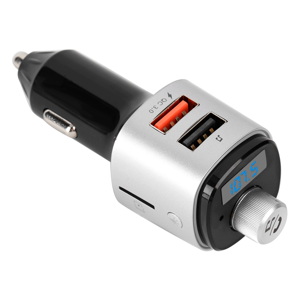 Silbernes und schwarzes Autoladegerät. Zwei USB-Anschlüsse, einer rot. Hat einen Drehregler zur Steuerung.