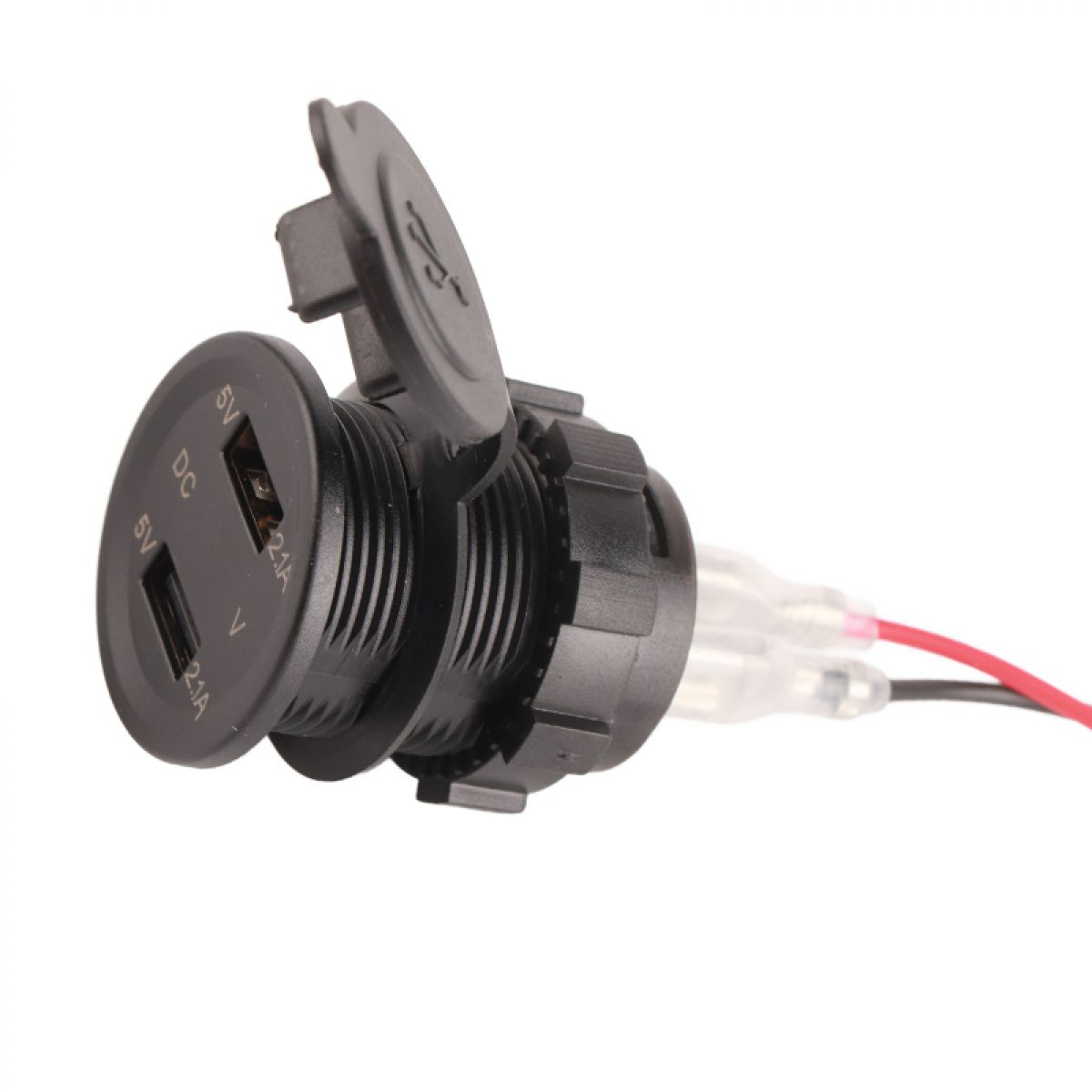 Ein schwarzer USB-Ladeanschluss mit zwei USB-Anschlüssen, eine Abdeckung ist geöffnet. Drähte sind angeschlossen.