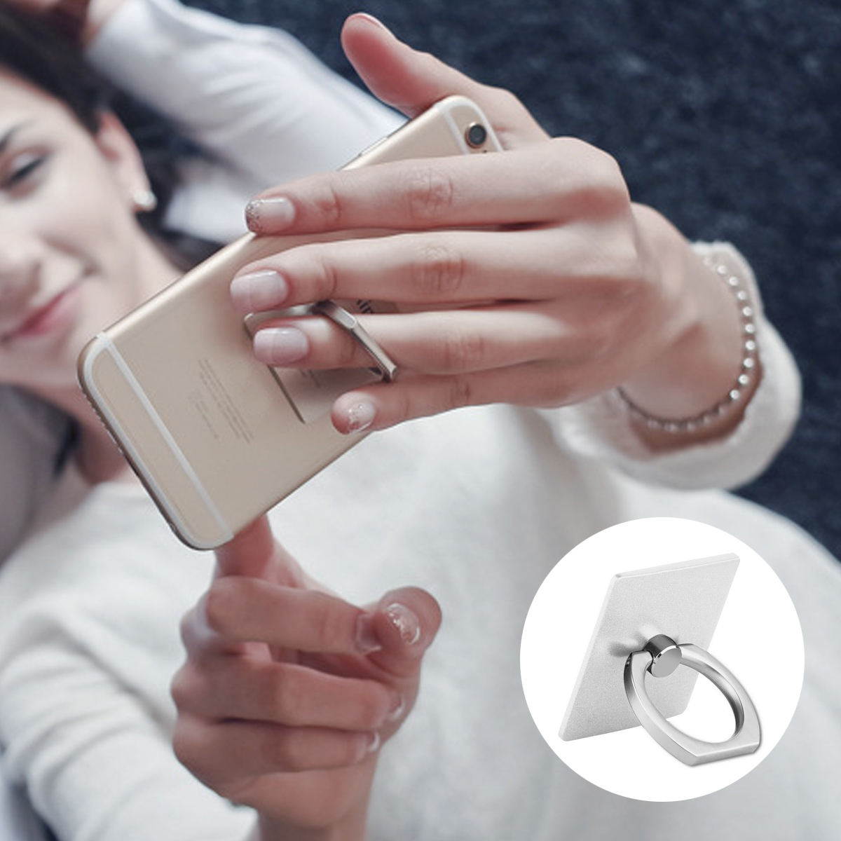 Eine Frau benutzt einen Ringhalter an einem Telefon. Der Ring ist silberfarben. Das Telefon ist goldfarben.