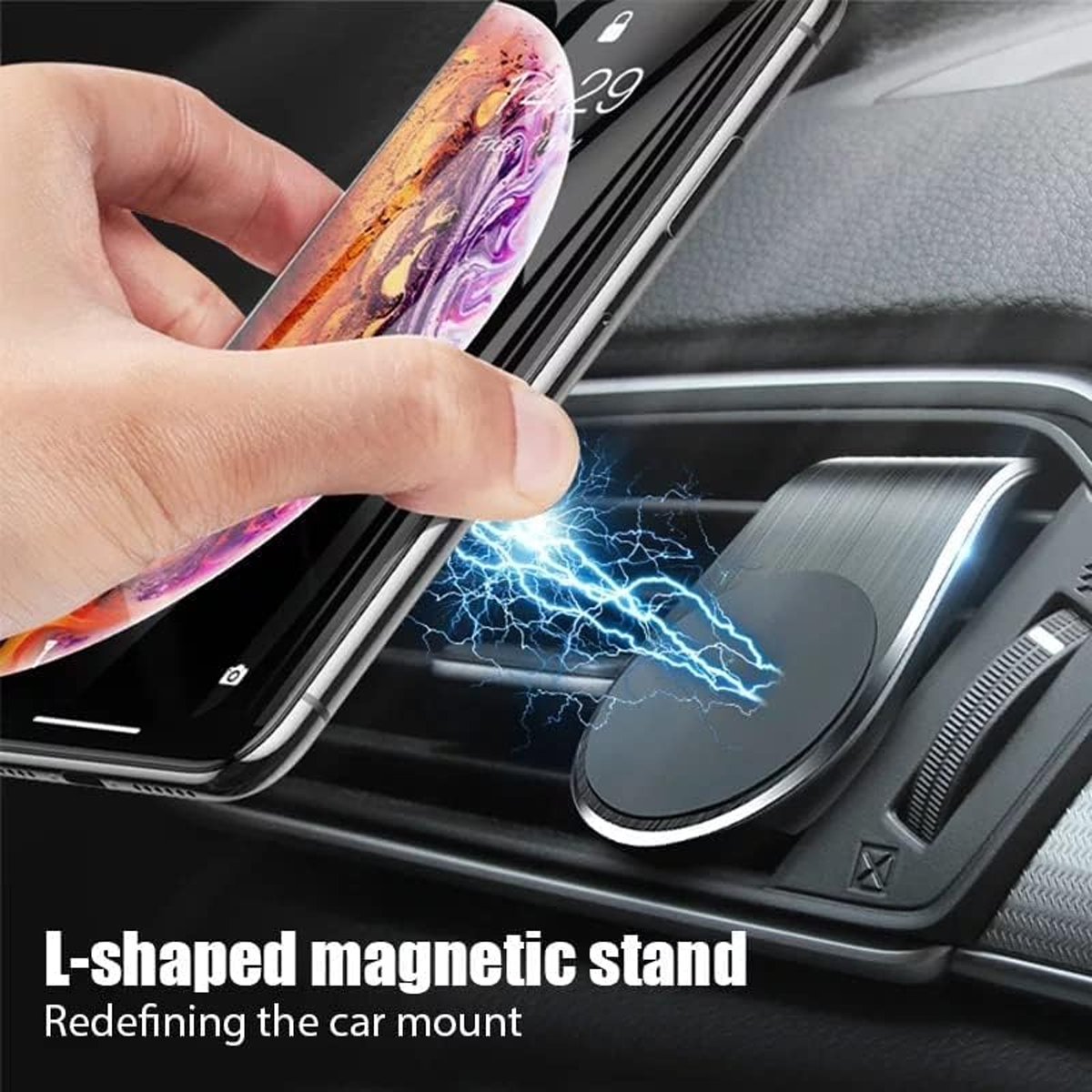 Eine Hand legt ein Telefon auf eine Autotelefonhalterung. Der Halter emittiert blaue Elektrizität. Das Telefon hat eine dunkle Farbe.