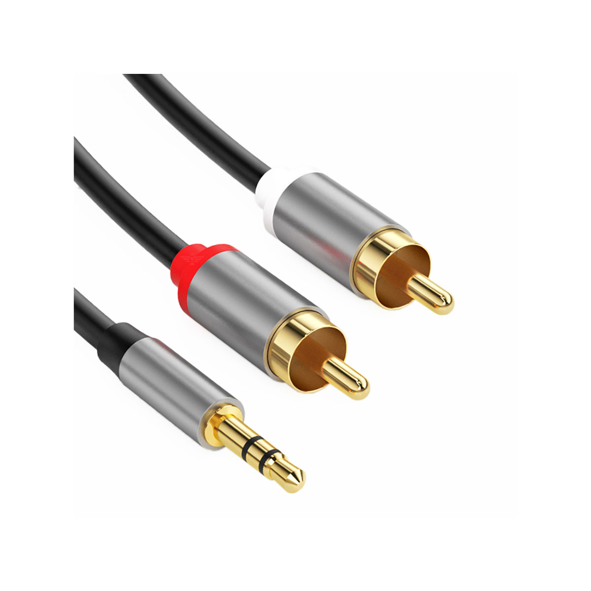 Tre cavi audio, uno con jack da 3,5 mm e due con connettori RCA. I cavi sono neri e argentati.