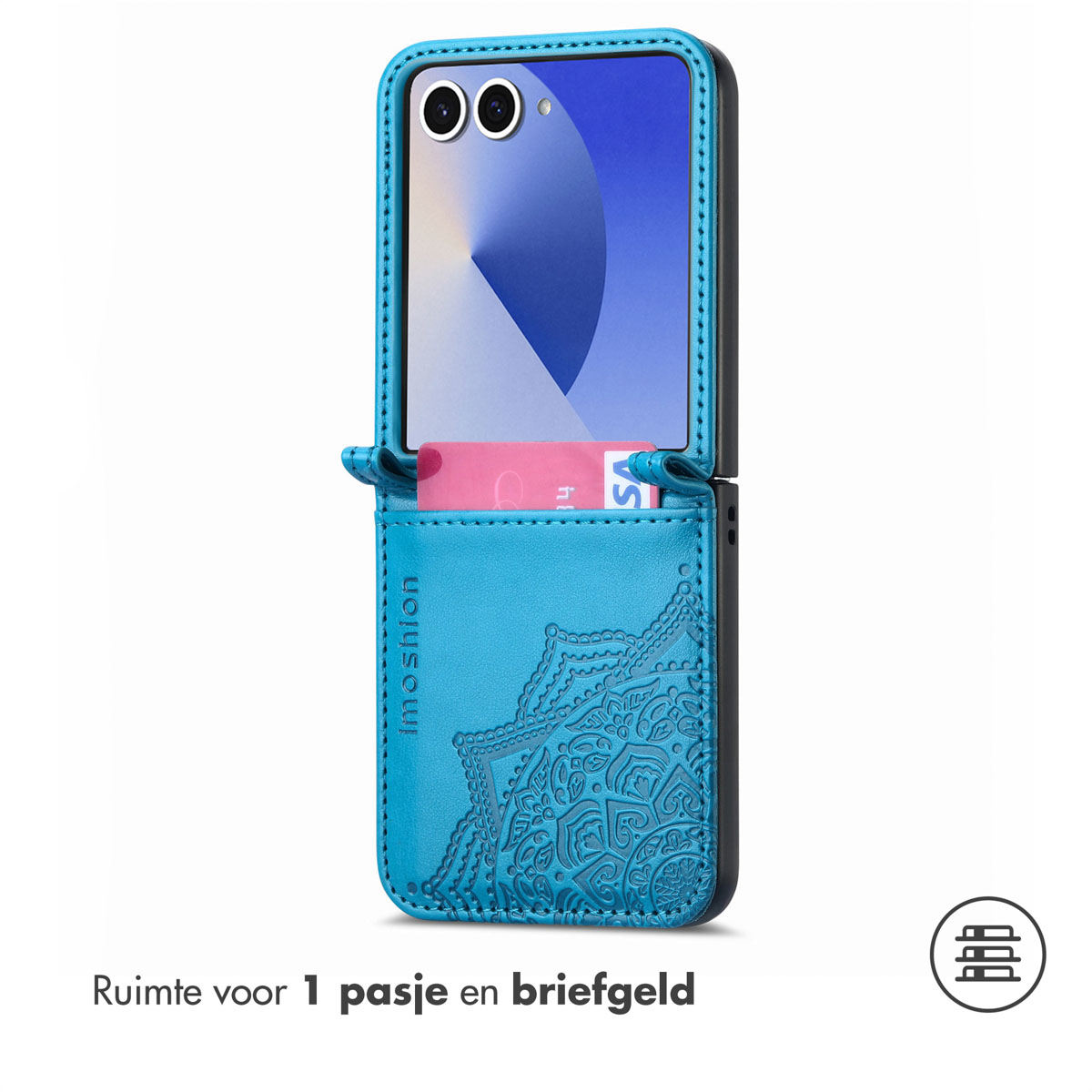 Een turquoise telefoonhoesje met een mandala-ontwerp, met een roze kaart en geld, met Nederlandse tekst.