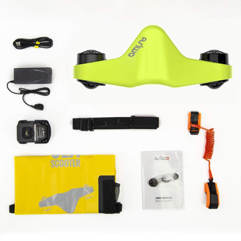 Różne elementy skutera morskiego, w tym ładowarka, bateria i instrukcja obsługi.