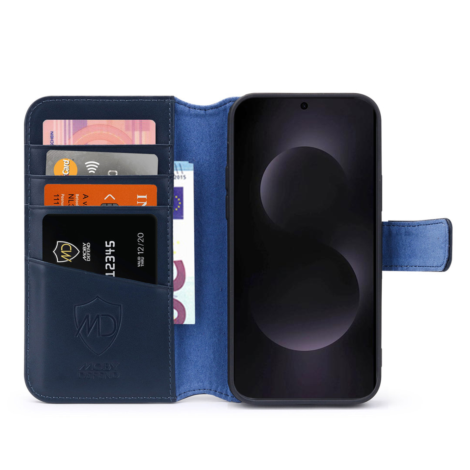 Open portemonneehoes met kaarten, geld en een smartphone met zwart scherm.