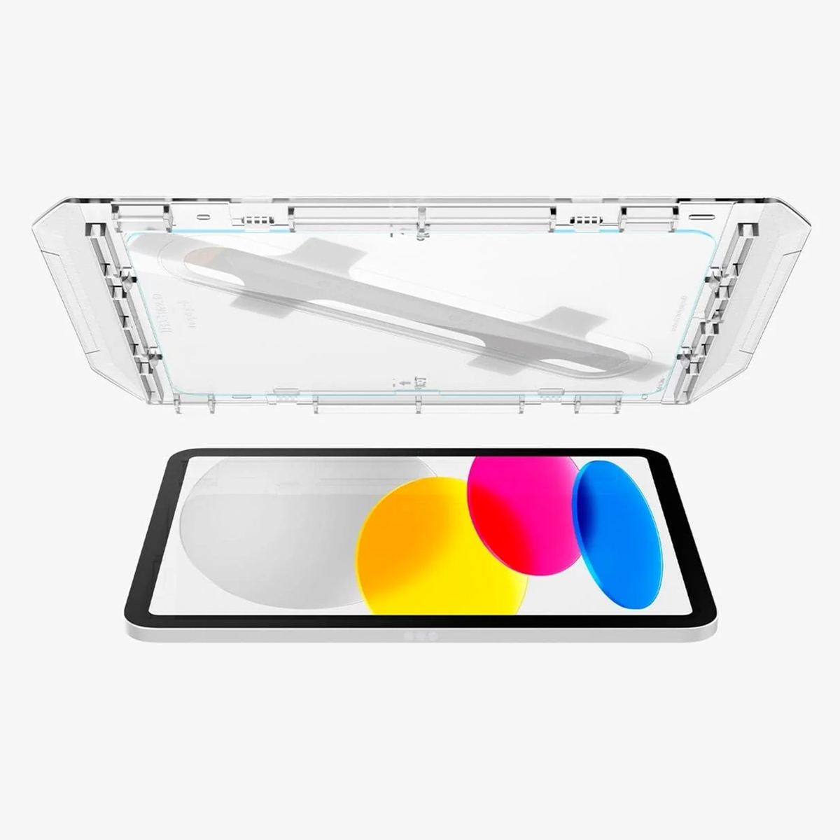 Un protecteur d'écran transparent et une tablette avec un écran coloré.