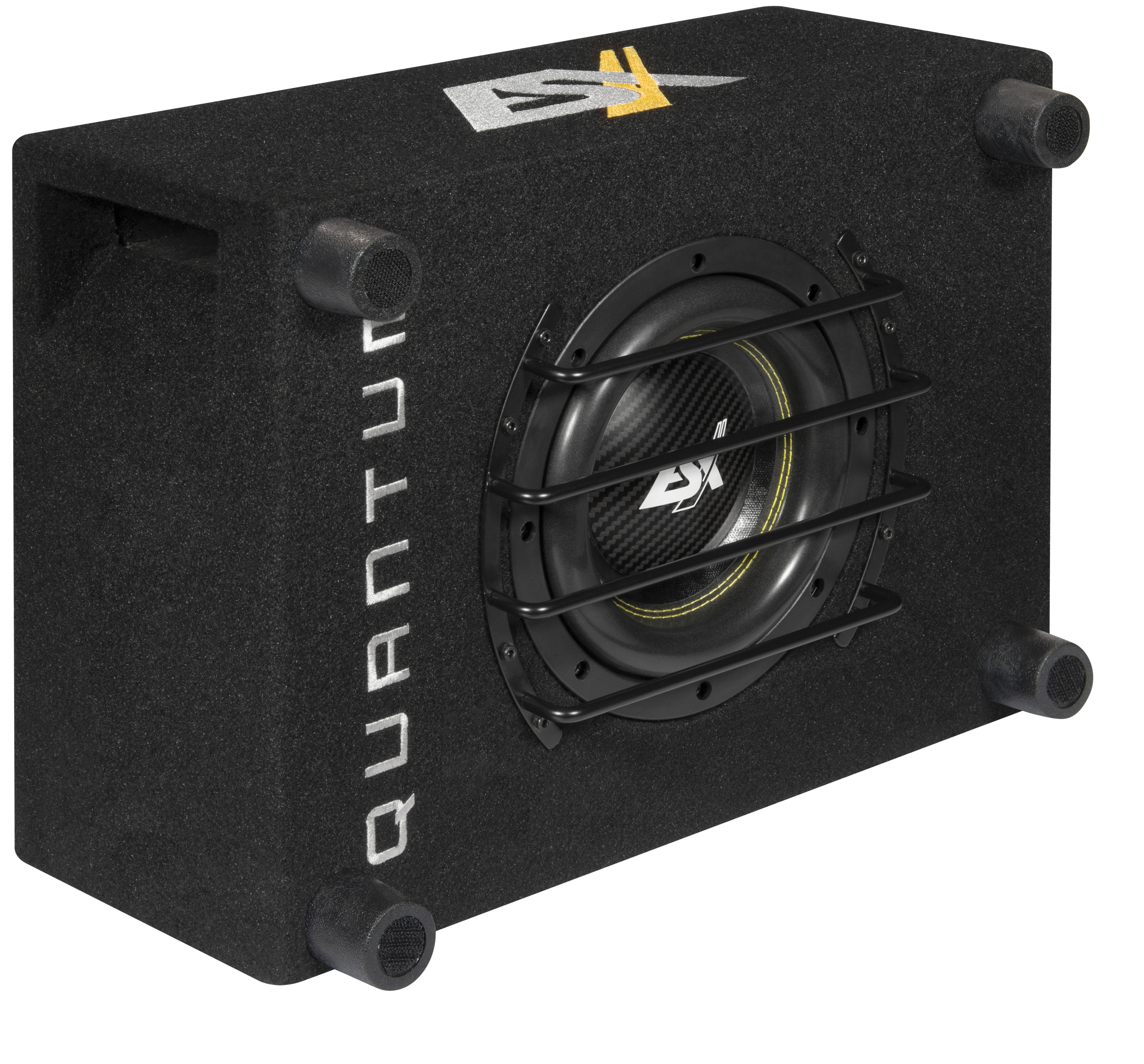 Eine schwarze Subwoofer-Box mit Lautsprechergrill auf weißem Hintergrund.