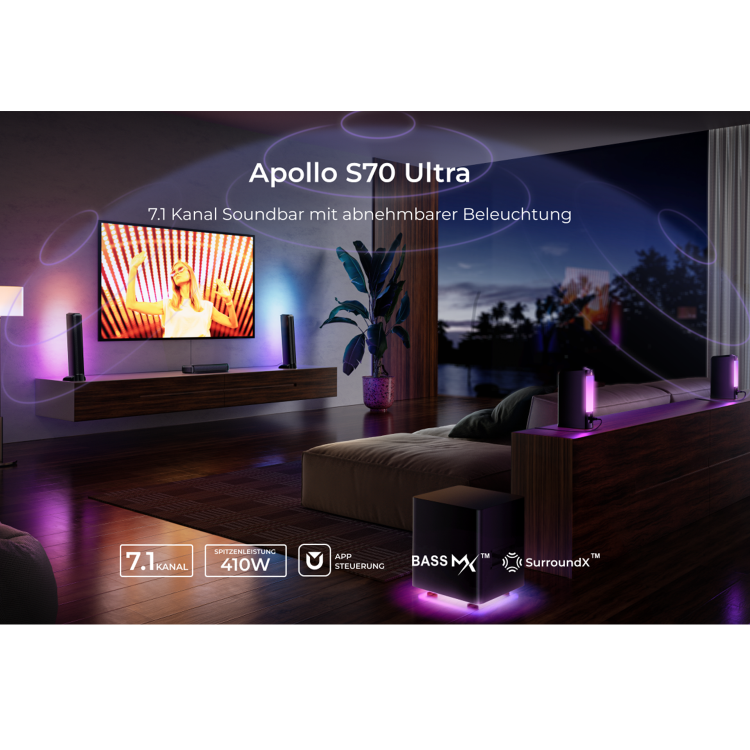 Wohnzimmer mit Soundsystem und Fernseher. Lautsprecher sind im Raum platziert.