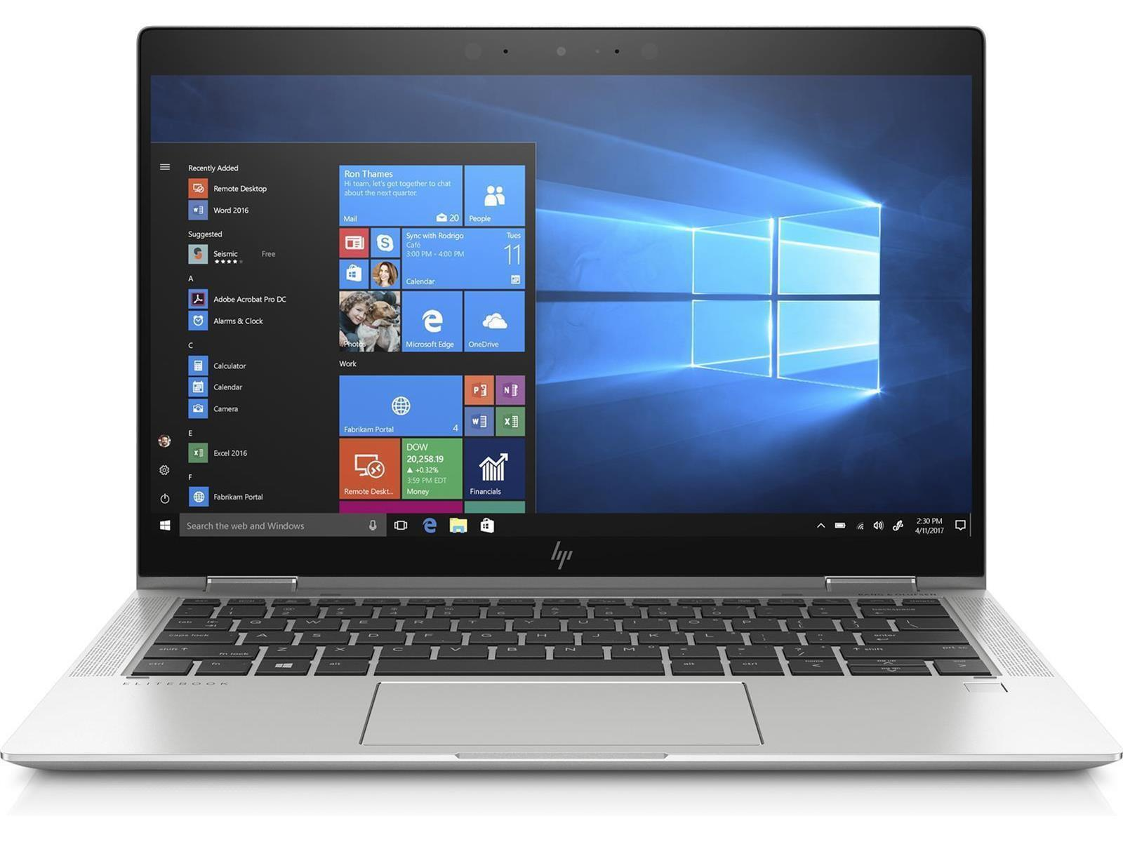 Silberner Laptop geöffnet, zeigt das Windows-Startmenü. Tastatur sichtbar. Weißer Hintergrund.
