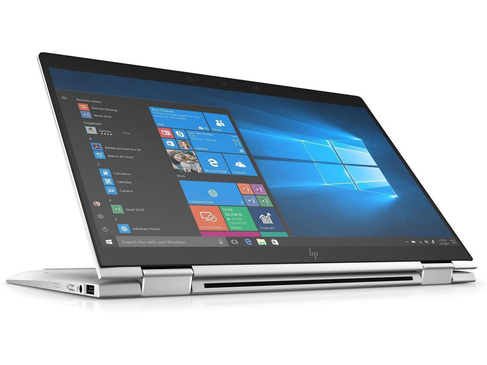 Silberner HP-Laptop mit offenem Bildschirm, der den Windows-Desktop zeigt. Schräge Ansicht.