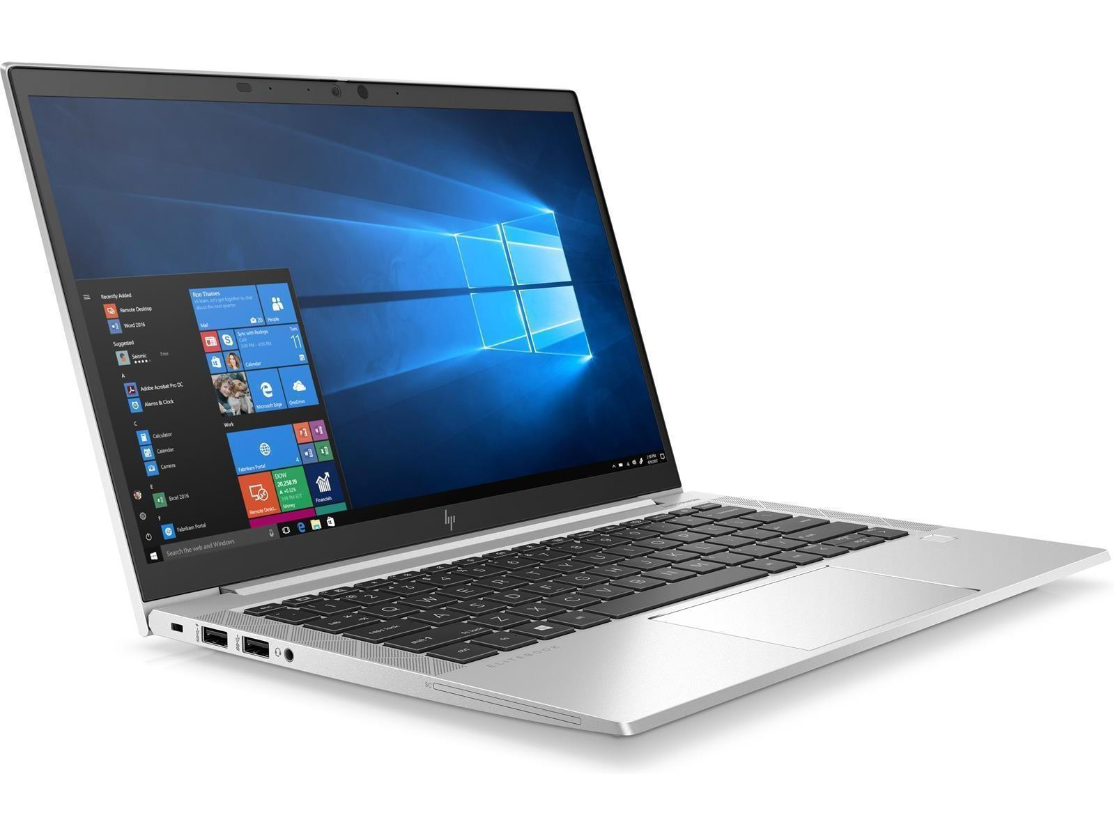 Ein silberner Laptop ist auf einer weißen Oberfläche geöffnet. Der Bildschirm zeigt einen Windows-Desktop mit App-Symbolen.