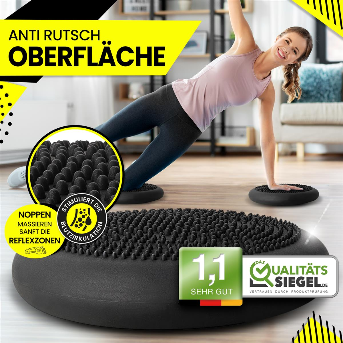 Frau trainiert auf schwarzen Balance-Discs. Text: Anti-Rutsch-Oberfläche und regt die Durchblutung an.