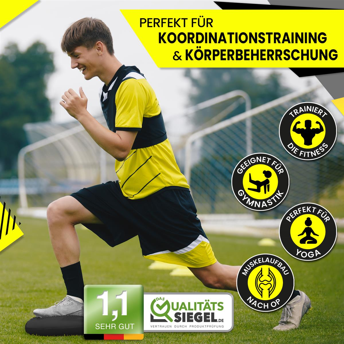 Mann in gelbem Shirt und schwarzen Shorts trainiert auf einer Matte auf einem Feld. Fitness-, Yoga-, Gymnastik-Icons.