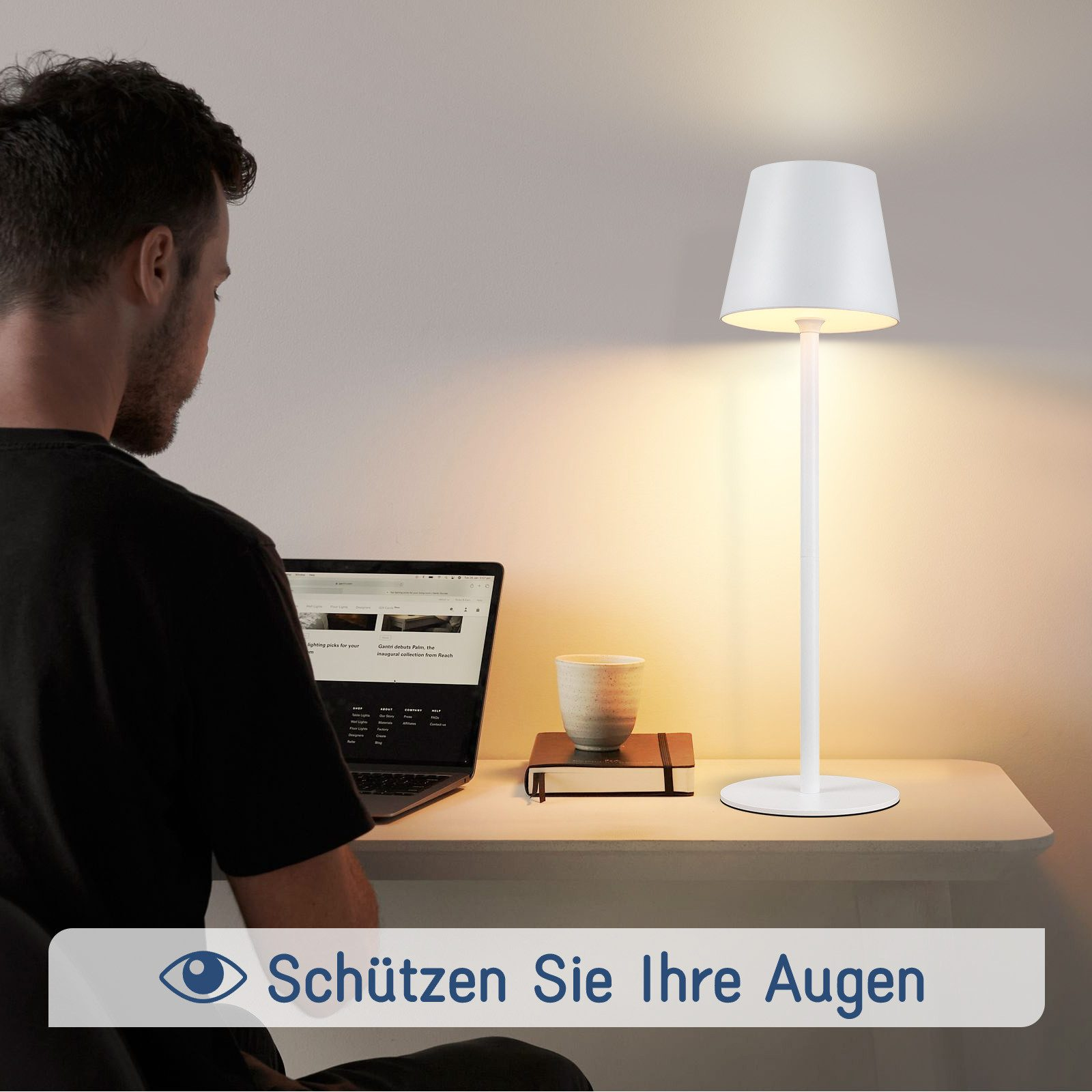 Mężczyzna pracujący przy biurku z białą lampą, laptopem, kubkiem i notatnikiem, z tekstem o ochronie oczu.
