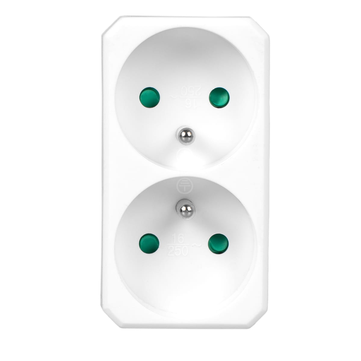 Zbliżenie białego podwójnego adaptera elektrycznego z dwoma gniazdami i zielonymi akcentami.