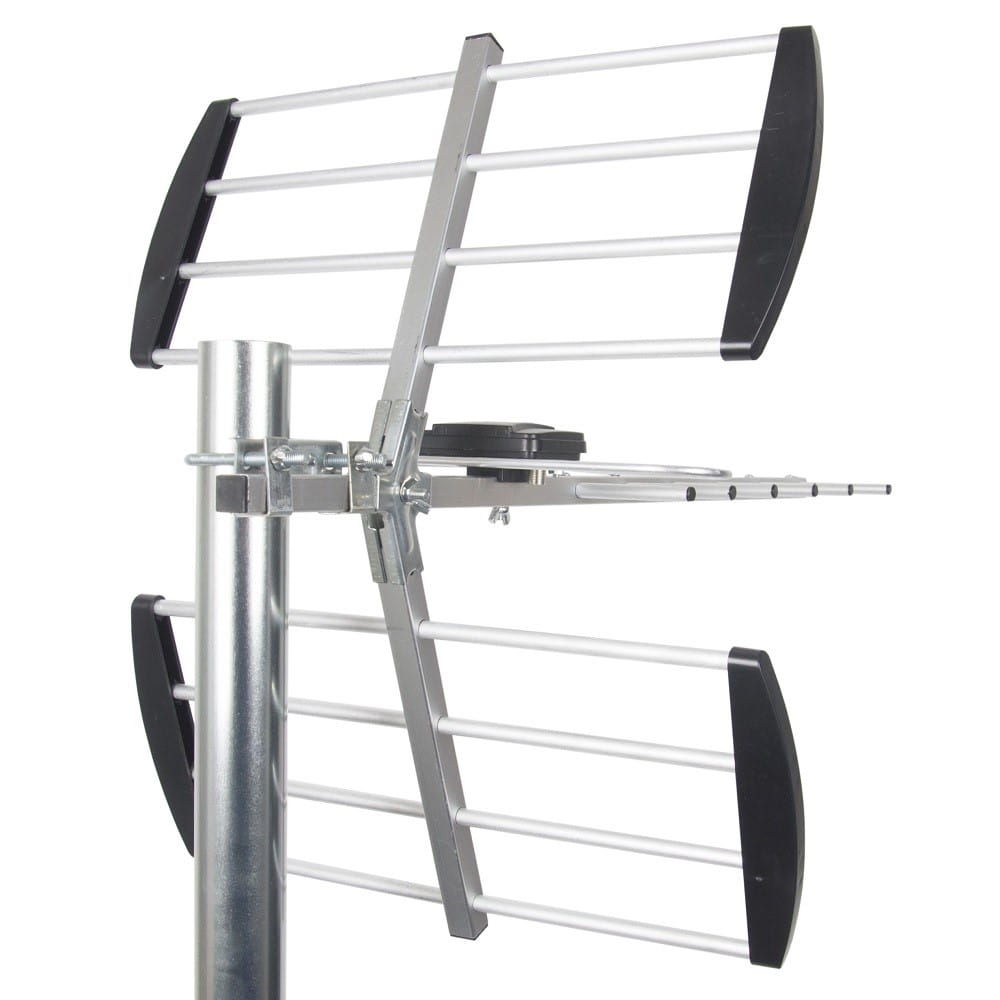 Srebrna antena na metalowym słupie. Posiada poziome pręty i czarne zaślepki.