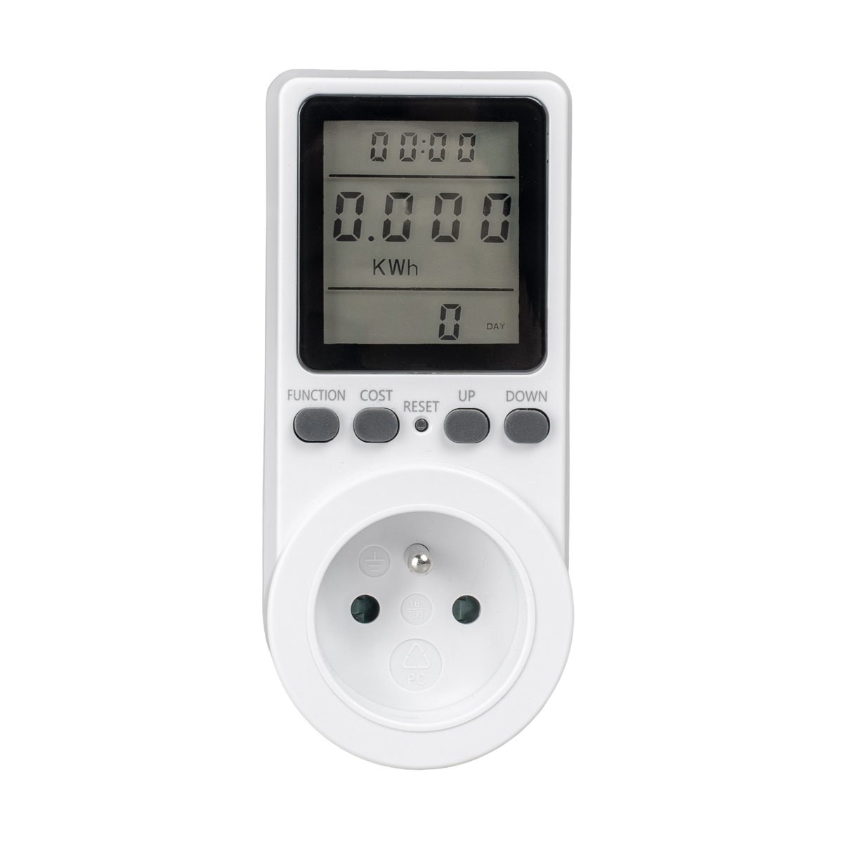 Biały miernik energii z cyfrowym wyświetlaczem i jednym gniazdem. Na białym tle.